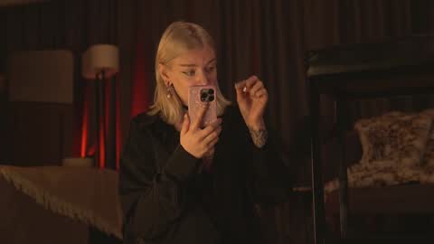 Snapshot of kinkylina_ chatting on December 12, 12:01 pm kinkylina_ online show from December 12, 12:01 pm