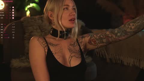 Snapshot of kinkylina_ chatting on December 14, 6:30 pm kinkylina_ online show from December 14, 6:30 pm