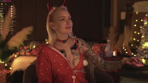 Snapshot of kinkylina_ chatting on December 23, 3:55 pm kinkylina_ online show from December 23, 3:55 pm