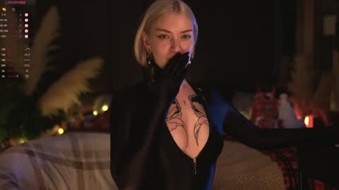 Snapshot of kinkylina_ chatting on December 23, 7:09 pm kinkylina_ online show from December 23, 7:09 pm