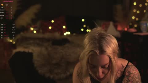 Snapshot of kinkylina_ chatting on December 27, 11:17 am kinkylina_ online show from December 27, 11:17 am