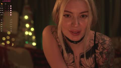 Snapshot of kinkylina_ chatting on December 27, 2:22 pm kinkylina_ online show from December 27, 2:22 pm