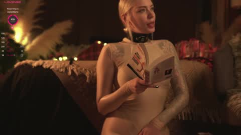 Snapshot of kinkylina_ chatting on December 28, 2:32 pm kinkylina_ online show from December 28, 2:32 pm