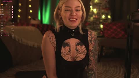 Snapshot of kinkylina_ chatting on December 30, 10:43 am kinkylina_ online show from December 30, 10:43 am