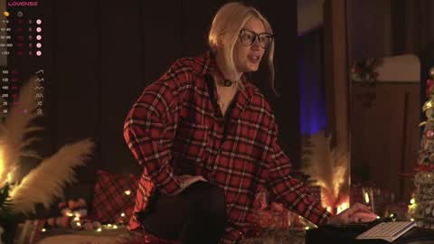 Snapshot of kinkylina_ chatting on January 1, 11:16 am kinkylina_ online show from January 1, 11:16 am