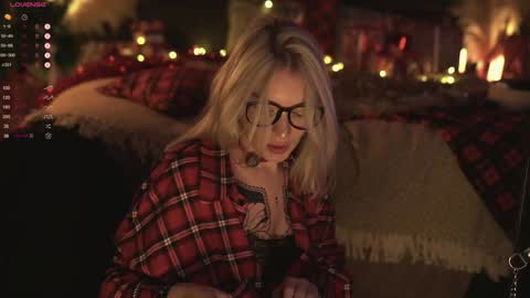 Snapshot of kinkylina_ chatting on January 1, 2:20 pm kinkylina_ online show from January 1, 2:20 pm