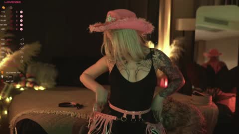 Snapshot of kinkylina_ chatting on January 22, 1:11 pm kinkylina_ online show from January 22, 1:11 pm