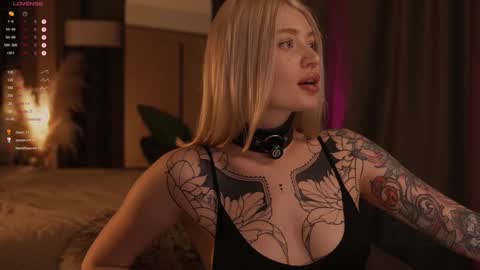 Snapshot of kinkylina_ chatting on January 29, 1:49 pm kinkylina_ online show from January 29, 1:49 pm