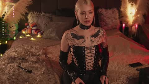 Snapshot of kinkylina_ chatting on February 1, 1:20 pm kinkylina_ online show from February 1, 1:20 pm