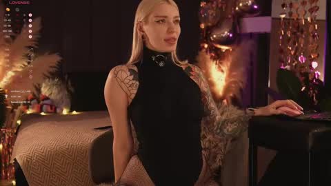 Snapshot of kinkylina_ chatting on February 10, 9:25 pm kinkylina_ online show from February 10, 9:25 pm