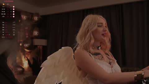 Snapshot of kinkylina_ chatting on February 14, 11:53 am kinkylina_ online show from February 14, 11:53 am