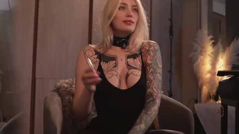 Snapshot of kinkylina_ chatting on February 19, 2:23 pm kinkylina_ online show from February 19, 2:23 pm