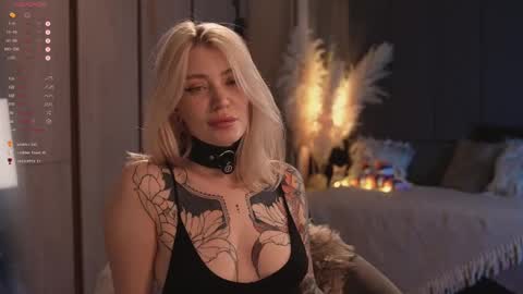 Snapshot of kinkylina_ chatting on February 19, 5:27 pm kinkylina_ online show from February 19, 5:27 pm