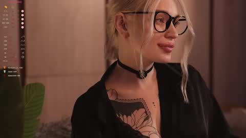 Snapshot of kinkylina_ chatting on February 28, 3:59 pm kinkylina_ online show from February 28, 3:59 pm