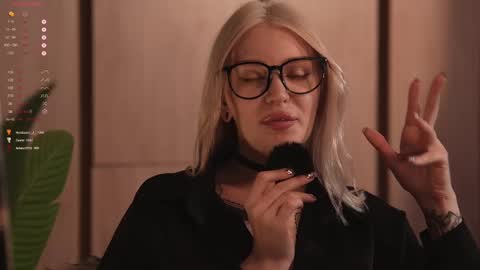 Snapshot of kinkylina_ chatting on February 28, 7:03 pm kinkylina_ online show from February 28, 7:03 pm