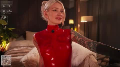 Snapshot of kinkylina_ chatting on December 1, 3:50 pm kinkylina_ online show from December 1, 3:50 pm