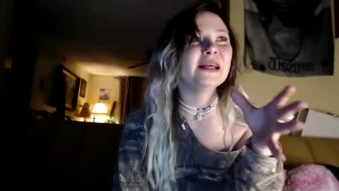 Snapshot of kipsy420 chatting on September 23, 12:46 am Kipsy Rose online show from September 23, 12:46 am