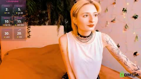Snapshot of kira__cutie chatting on April 23, 9:17 pm Kira online show from April 23, 9:17 pm