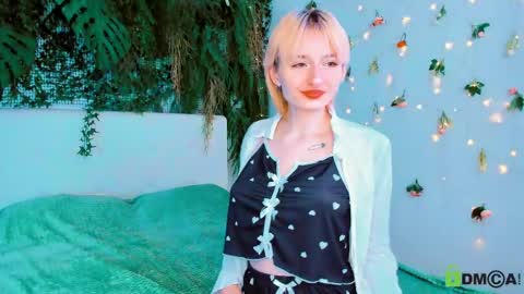 Snapshot of kira__cutie chatting on May 3, 9:10 pm Kira online show from May 3, 9:10 pm