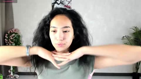 Snapshot of kira_lilian chatting on September 20, 3:51 am Aura online show from September 20, 3:51 am