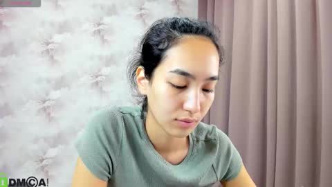 Snapshot of kira_lilian chatting on October 1, 4:07 am Aura online show from October 1, 4:07 am