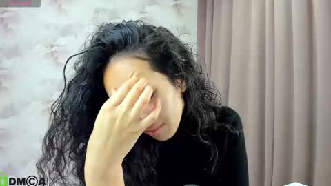 Snapshot of kira_lilian chatting on October 2, 3:02 am Aura online show from October 2, 3:02 am