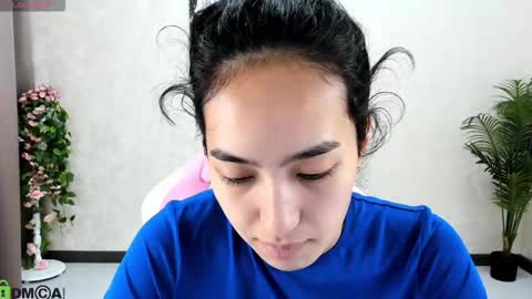 Snapshot of kira_lilian chatting on October 12, 1:59 am Aura online show from October 12, 1:59 am