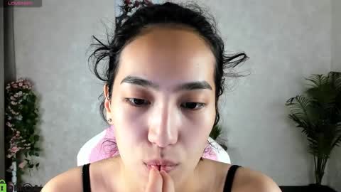 Snapshot of kira_lilian chatting on October 13, 1:49 am Aura online show from October 13, 1:49 am