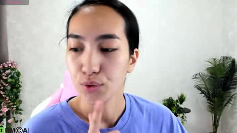 Snapshot of kira_lilian chatting on October 20, 2:34 am Aura online show from October 20, 2:34 am