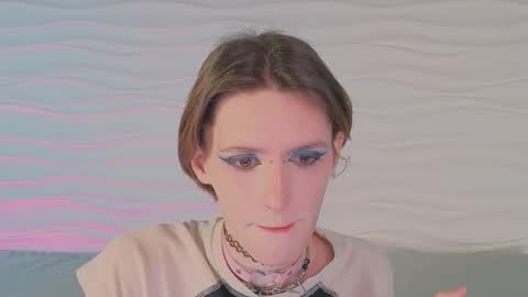 Snapshot of kira_long chatting on November 15, 5:05 am MADI online show from November 15, 5:05 am