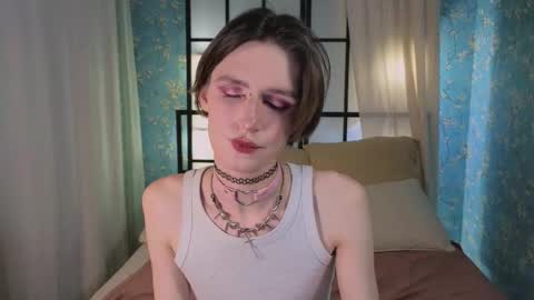 Snapshot of kira_long chatting on November 16, 8:03 pm MADI online show from November 16, 8:03 pm