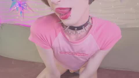 Snapshot of kira_long chatting on December 17, 5:35 am MADI online show from December 17, 5:35 am