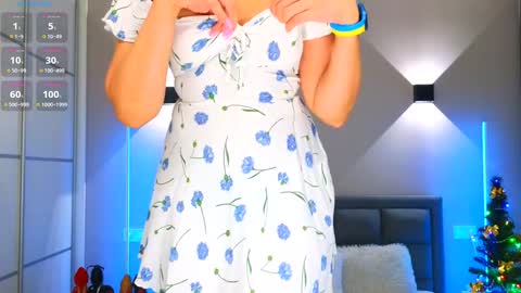 Snapshot of kira_sexxx chatting on December 22, 3:33 am Kira online show from December 22, 3:33 am