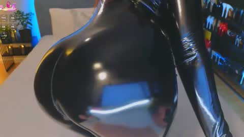 Snapshot of kira_sexxx chatting on October 11, 8:18 pm Kira online show from October 11, 8:18 pm