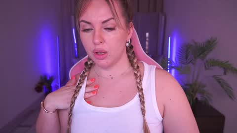 Snapshot of kiracandys chatting on February 1, 8:58 pm Kira online show from February 1, 8:58 pm