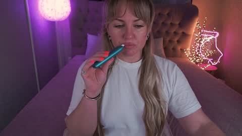 Snapshot of kiracandys chatting on February 7, 1:04 am Kira online show from February 7, 1:04 am