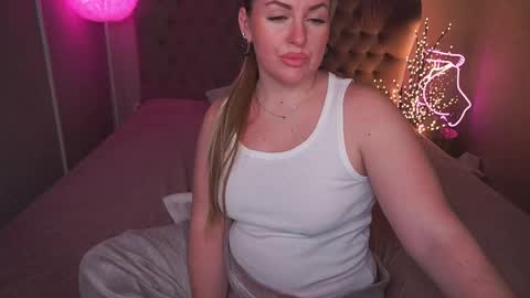 Snapshot of kiracandys chatting on February 21, 10:04 pm Kira online show from February 21, 10:04 pm