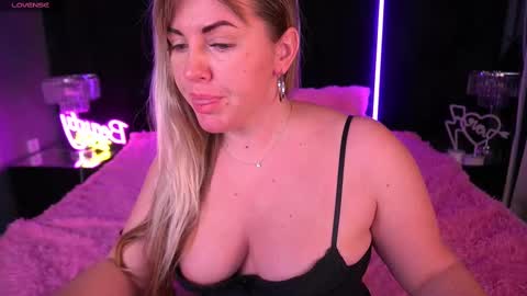 Snapshot of kiracandys chatting on March 2, 4:17 am Kira online show from March 2, 4:17 am