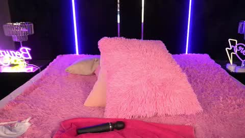 Snapshot of kiracandys chatting on March 8, 12:44 am Kira online show from March 8, 12:44 am