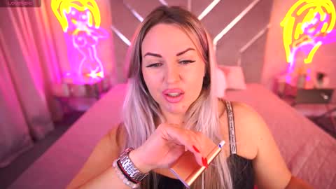 Snapshot of kiracandys chatting on November 7, 12:43 am Kira online show from November 7, 12:43 am