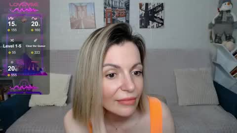 kiramartins cat online show from December 6, 5:00 pm