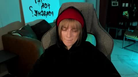 Snapshot of kiramontoyaa chatting on November 1, 2:41 pm Kira online show from November 1, 2:41 pm