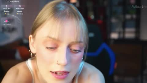 Snapshot of kiramontoyaa chatting on February 13, 2:51 am Kira online show from February 13, 2:51 am