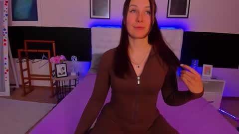 Snapshot of kiraneww chatting on December 2, 7:57 am Kira online show from December 2, 7:57 am