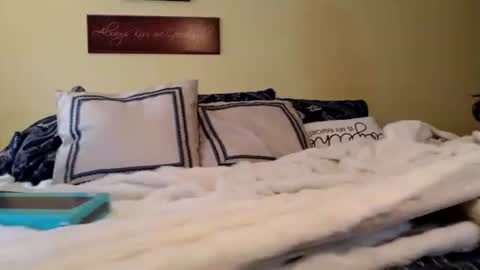 Snapshot of kirbynklyde chatting on March 11, 1:59 am kirbynklyde online show from March 11, 1:59 am