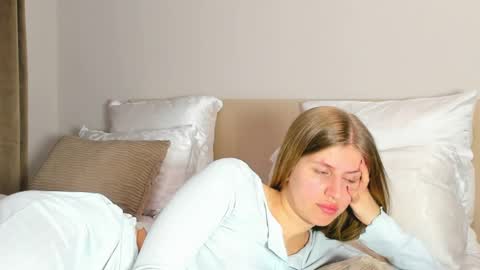 Kira online show from April 13, 8:03 pm