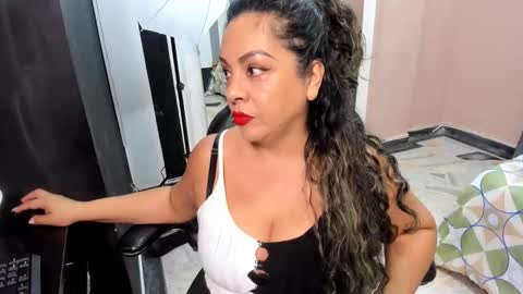 Snapshot of kirss_milff chatting on September 13, 12:16 pm kriss online show from September 13, 12:16 pm