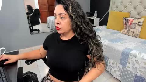 Snapshot of kirss_milff chatting on September 26, 1:26 pm kriss online show from September 26, 1:26 pm