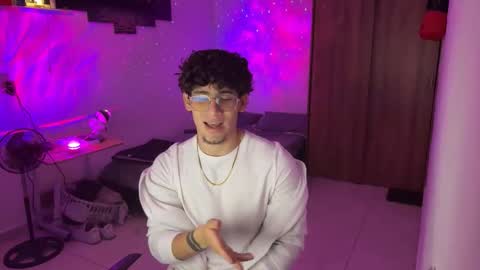 Snapshot of kisan_smith chatting on December 17, 3:12 am Kisan online show from December 17, 3:12 am