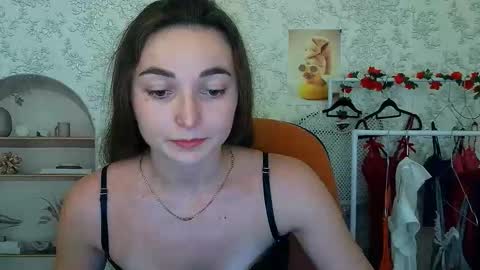 Snapshot of kiss_shy chatting on November 10, 3:33 pm Valeria online show from November 10, 3:33 pm